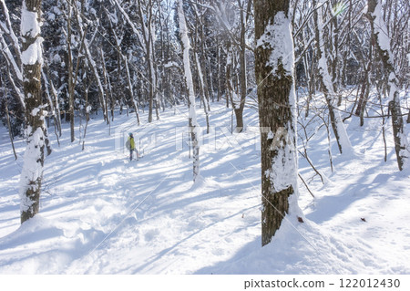 Image of snowshoe trekking (around Lake Onbara) 122012430