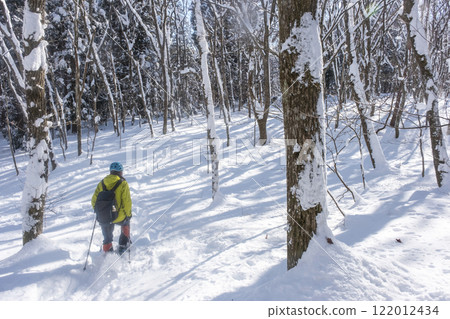 Image of snowshoe trekking (around Lake Onbara) 122012434