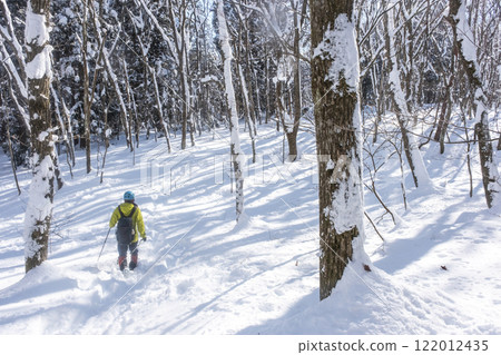 Image of snowshoe trekking (around Lake Onbara) 122012435
