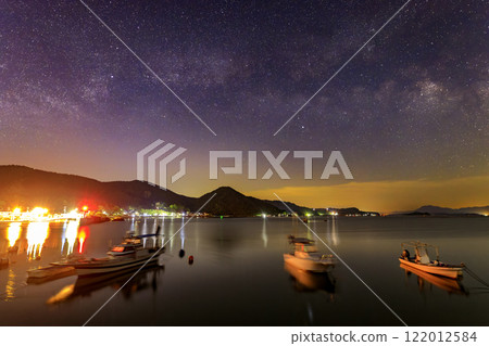 瀨戶內春天的星空：漁港上空的銀河 122012584