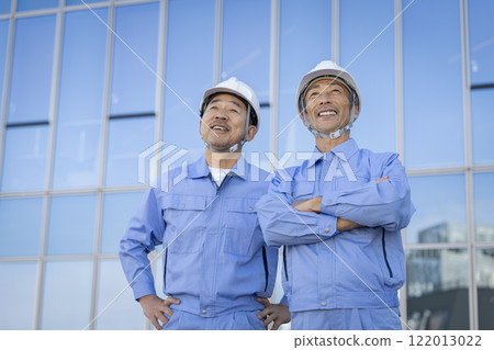 Two smiling veteran workers 122013022