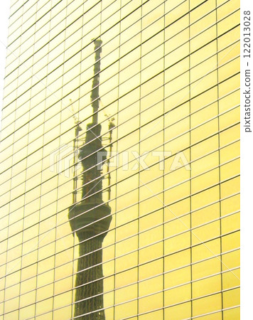 Skytree reflected on a building in May 2011 Skytree reflected on a building in May 2011 122013028
