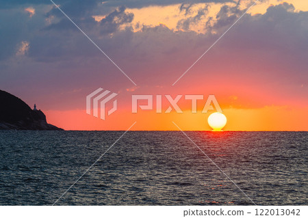 Daruma Sunset - Island where God resides - Yakushima, an offshore Alps (Autumn) Daruma Sunset - Island where God resides - Yakushima, an offshore Alps (Autumn) 122013042