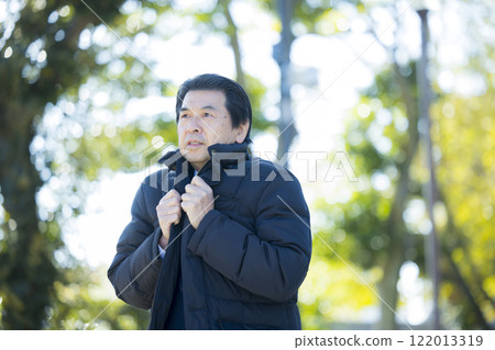 Senior man in a suit in the park 122013319