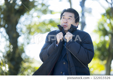 Senior man in a suit in the park 122013326
