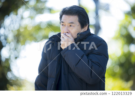 Senior man in a suit in the park 122013329