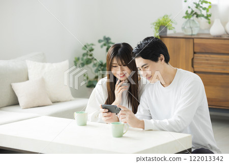 A couple looking at a smartphone 122013342