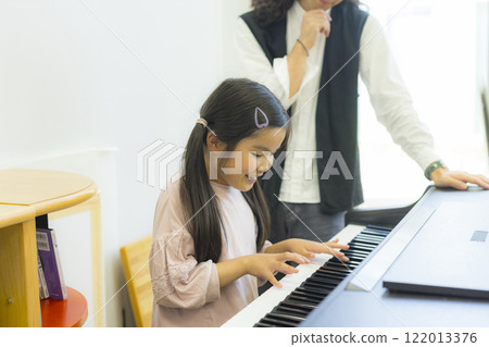 Piano lesson image 122013376