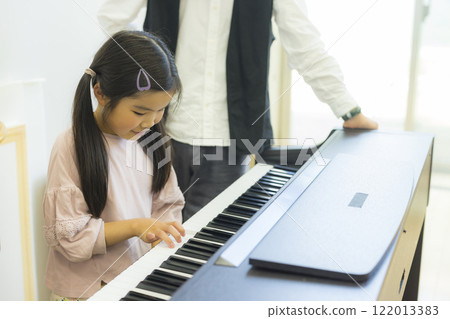 Piano lesson image 122013383
