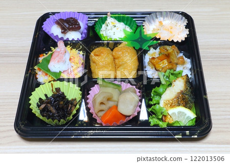 Japanese bento (sushi makunouchi bento) 122013506