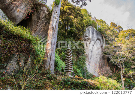 Kasagi Temple grounds, Kasagi stone, 13-story pagoda, Maitreya rock-carved Buddha, Kasagi-cho, Kyoto Prefecture 122013777