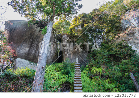 京都府笠置町笠置寺院內、笠置石、十三層塔 122013778
