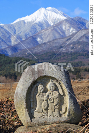 冬天的安曇野常念山和道祖神 122013822