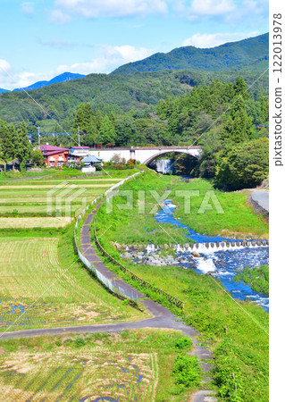 利根郡川場村、交流橋、田園風光、薄根川的初秋景色 利根郡川場村、交流橋、田園風光、薄根川的初秋景色 122013978