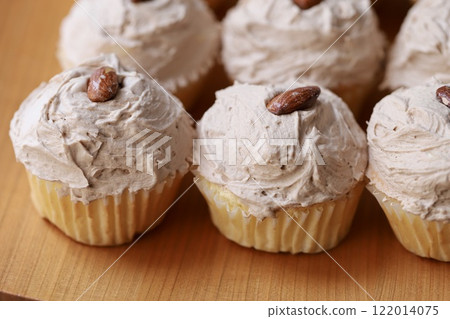 Gluten-free almond cream cupcakes, handmade sweets 122014075