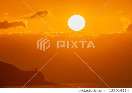 Winter sunset over the ocean at dusk, eco-friendly image 122014314