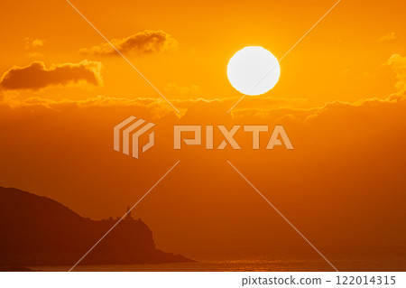 Sunset and Yakushima Lighthouse, Yakushima, the island where the gods reside (winter) Sunset and Yakushima Lighthouse, Yakushima, the island where the gods reside (winter) 122014315