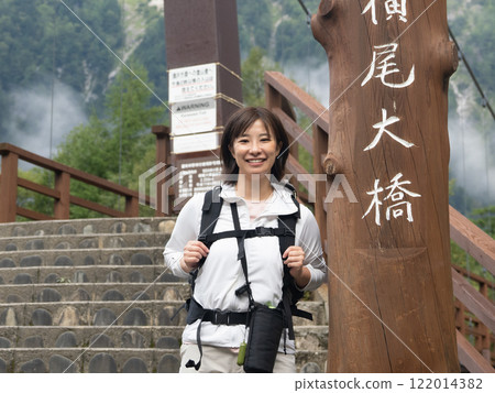Women who relax in nature Women who relax in nature 122014382