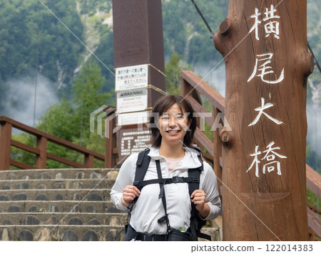 Women who relax in nature Women who relax in nature 122014383