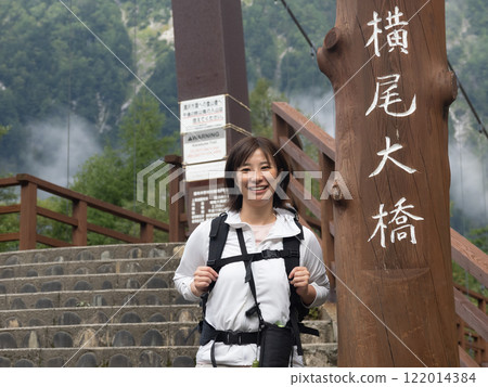Women who relax in nature Women who relax in nature 122014384
