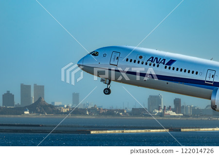 Jet passenger plane taking off from Haneda Airport Jet passenger plane taking off from Haneda Airport 122014726