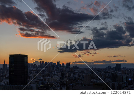 [東京]俯瞰富士山的新宿副中心夜景 122014871