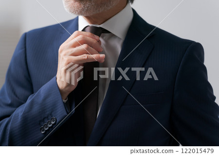 打領帶的老人 打領帶的老人 122015479