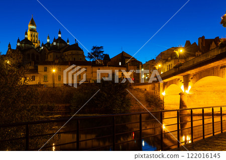 Perigueux city and Isle river at night 122016145
