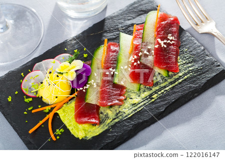 Raw tuna with cucumber and guacamole 122016147