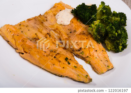 Grilled trout with broccoli 122016197