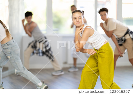 Teenage girl dancing hip hop in group Teenage girl dancing hip hop in group 122016297