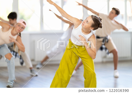Teenage girl dancing hip hop in group Teenage girl dancing hip hop in group 122016390