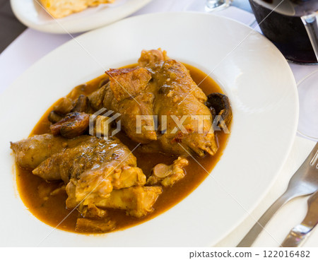 Stewed pork knuckles and mushrooms 122016482