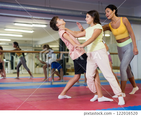 Kids on self-defence training 122016520