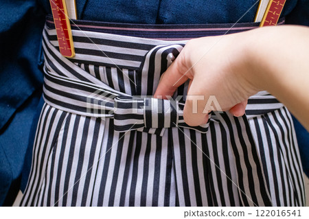 Men's Hakama - Cross-shaped, how to tie the strings, how to wear 122016541