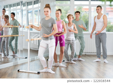 Teenage girl practicing plie position of ballet during choreography classes 122016544