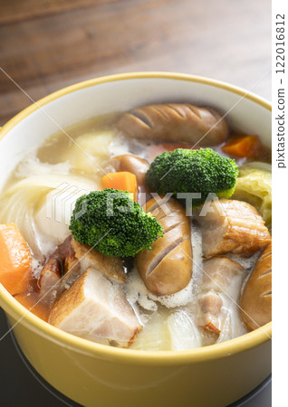 將鍋巴放入鍋中煮沸 122016812