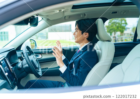 Driver letting go of the steering wheel while driving Automatic driving Automatic parking 122017232