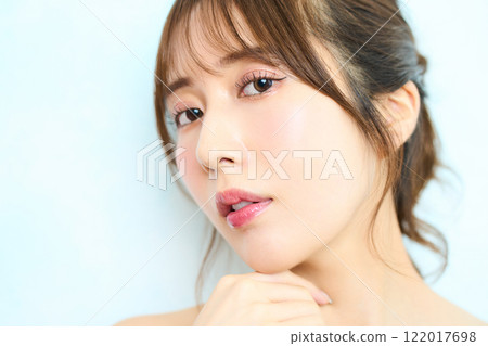 Young lady's portrait Young lady's portrait 122017698