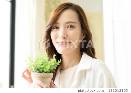 A woman looking at houseplants 122018105