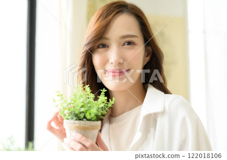 A woman looking at houseplants 122018106