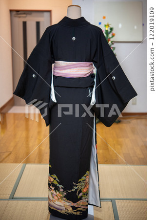 日式身體穿著黑色留袖,後視圖,江戶風格人體模型 日式身體穿著黑色留袖,後視圖,江戶風格人體模型 122019109