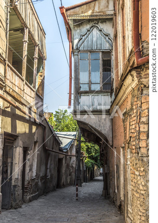 Narrow streets of the old city 122019603