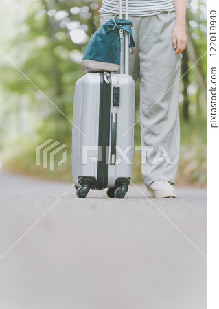 帶著手提箱的暑假旅行 122019940