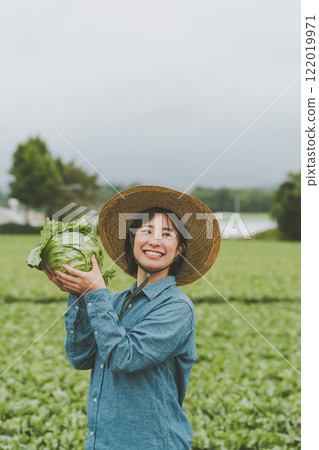 Lettuce farmer Lettuce farmer 122019971