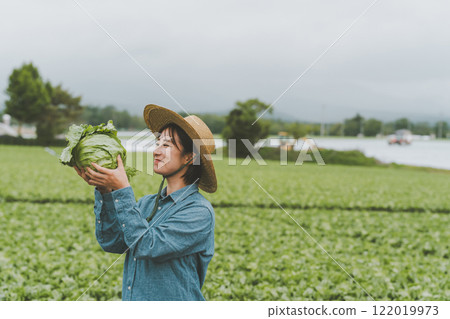 Lettuce farmer Lettuce farmer 122019973