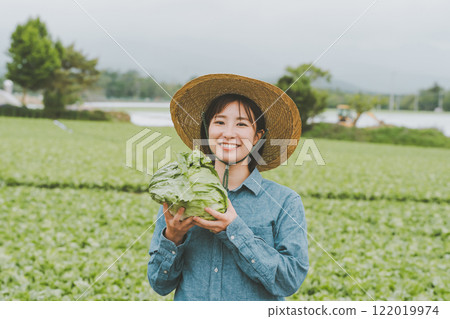 Lettuce farmer Lettuce farmer 122019974