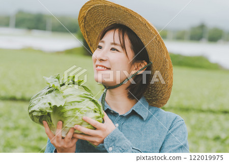 Lettuce farmer Lettuce farmer 122019975