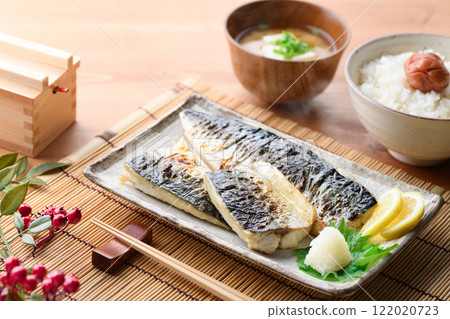 Grilled mackerel with salt Grilled mackerel with salt 122020723
