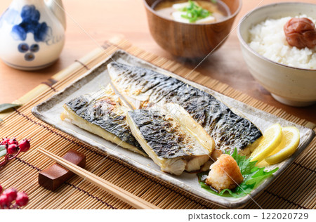 Grilled mackerel with salt Grilled mackerel with salt 122020729